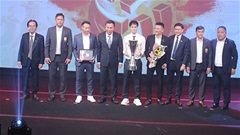 V.League Awards: HLV Vũ Hồng Việt xuất sắc nhất 